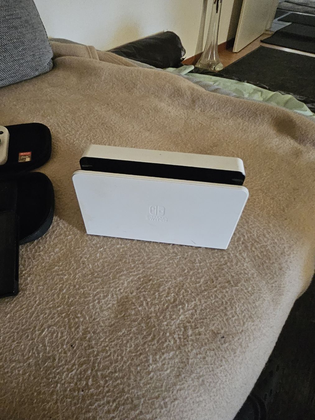 Nintendo Consoles: Nintendo Switch OLED + Zelda & Super Mario Maker2 – D'occasion à Meinisberg par bob_57g8 4