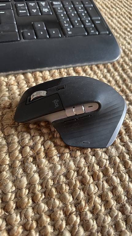 Tastiere: Logitech Tastatur + ergonomische Maus  Set  – Usato da St. Gallen venduto da ema_rcj6 3