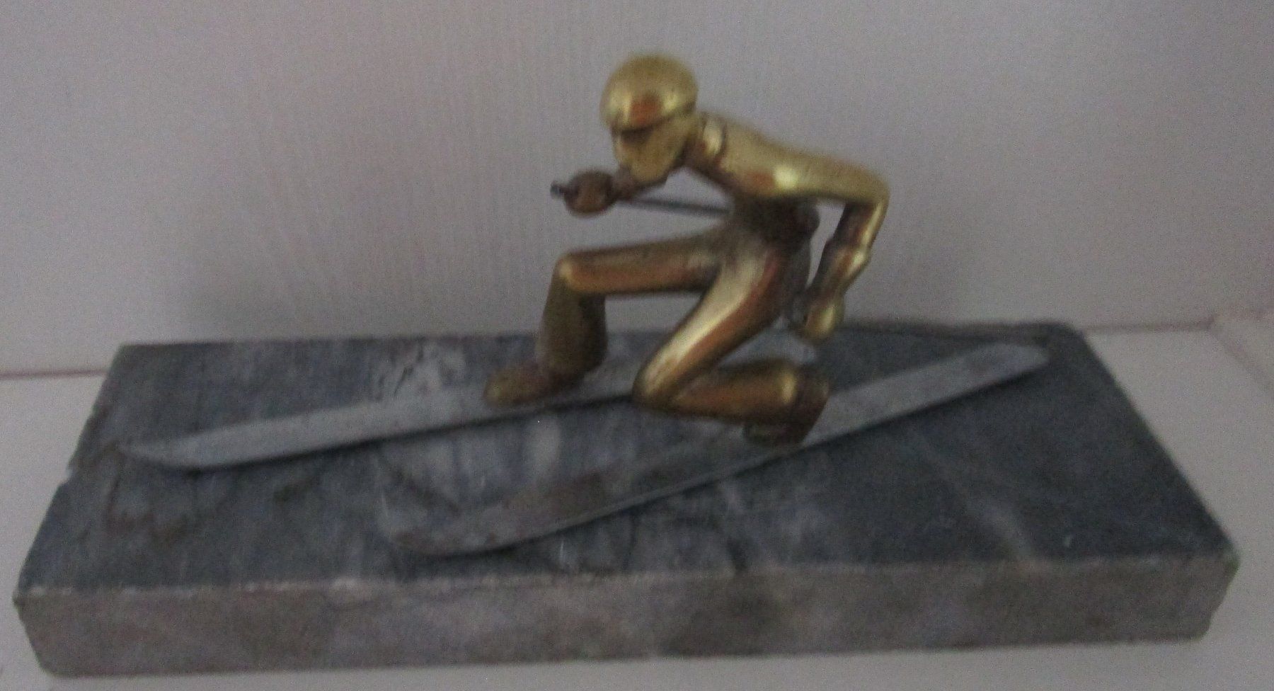 Sculture & Statue: Messing Figur Skifahrer auf Steinplatte – Usato da Wädenswil venduto da Freizeitspass11 2