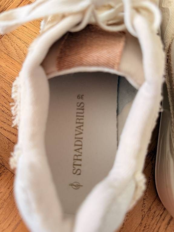 Damenschuhe: Beige Sneaker Gr. 39 – Gebraucht aus Arlesheim von schoop. 2