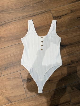 Body weiss gerippt Knöpfe Grösse XL H&M