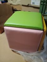 Tabouret magique5 multi couleur rangés dans un cube45 /45/45
