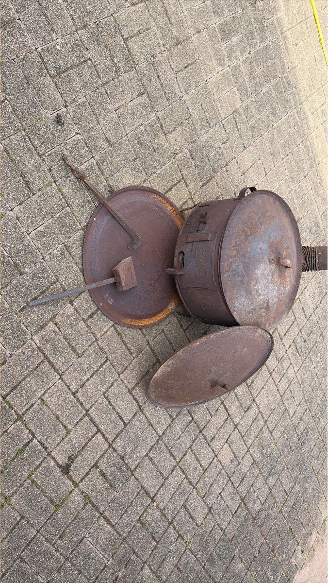 Feuerschale: Alte Feuerstelle mit Zubehör – Gebraucht aus Füllinsdorf von HESETIBS