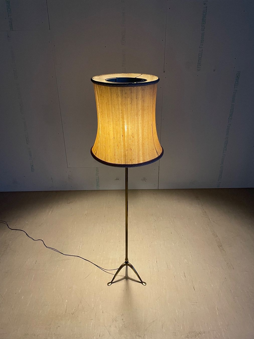 Lampade: Mid Century Ständerlampe aus Messing – Usato da Bern venduto da Modern-Era 3
