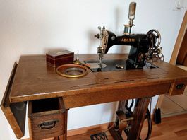 ADLER Nähmaschine Antik