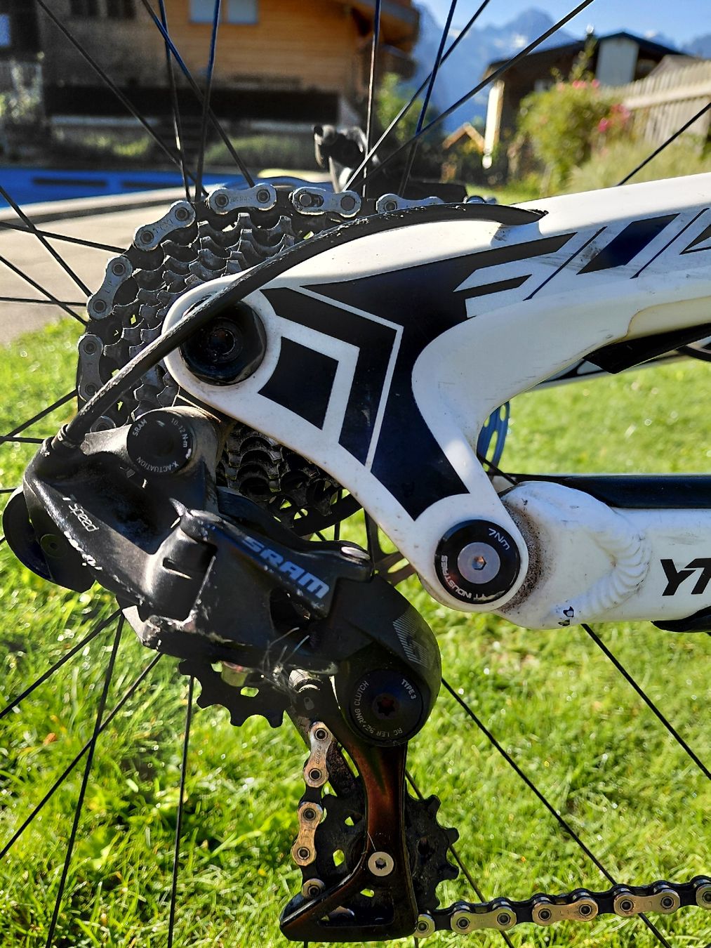 YT Vélos: YT Dh. Carbon – D'occasion à Wengen par gaborvida 7