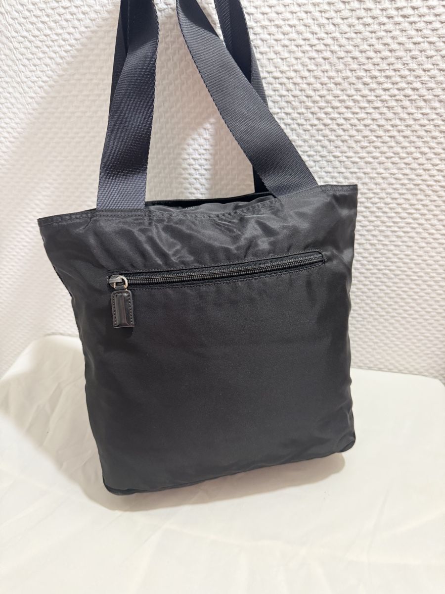 Prada Sacs: Prada Tote Bag Black Nylon  – D'occasion à Geneve par DarlingVintage 1