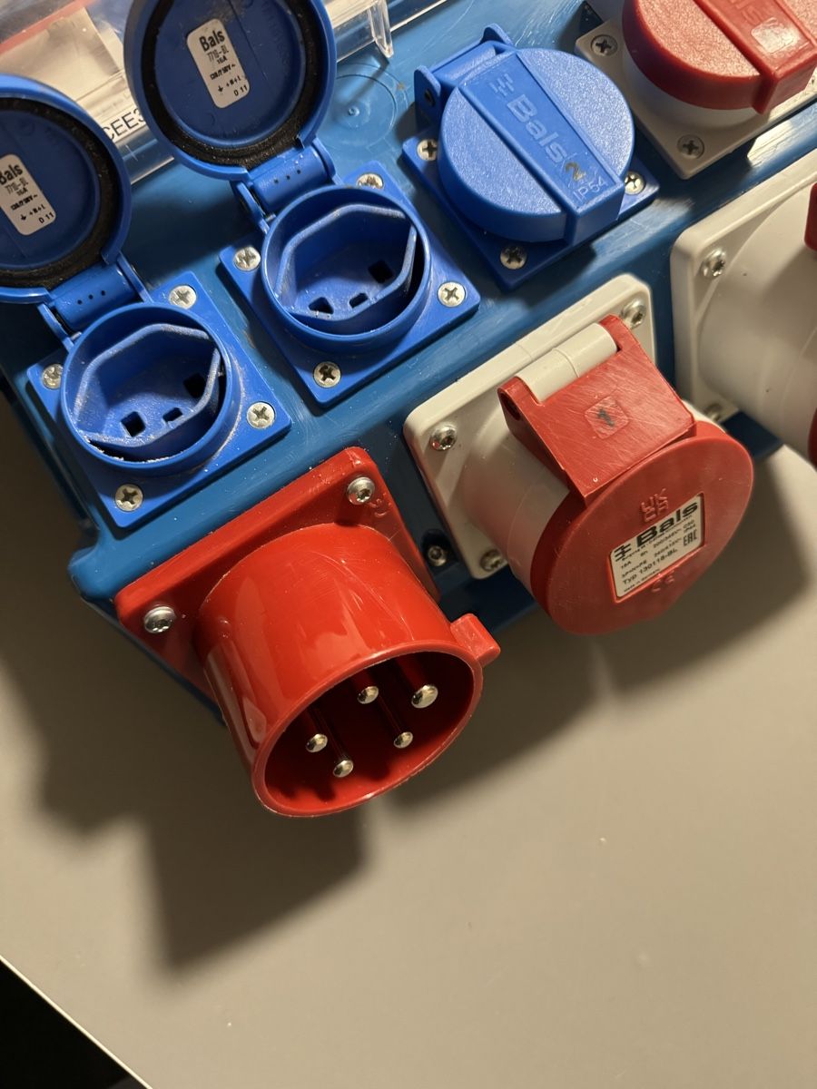 Elettrotecnica: Bals Stromverteiler EVKB 10/32A blau, IP44 - Top! – Usato da Basel venduto da bau_6tk8 8