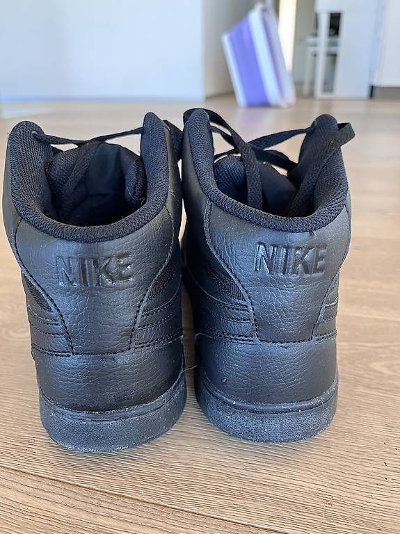 Scarpe da uomo: Neuwertige NIKE Sneakers – Usato da Murten venduto da vogu 2