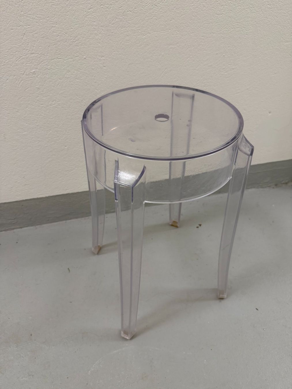 Kartell Sgabelli: Tabouret Kartell - Charles Ghost - Philippe Starck – Usato da Morges venduto da acm_lg5s 1