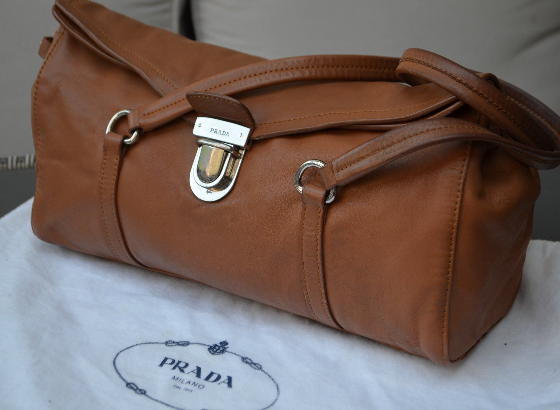 Prada Taschen für Damen: Prada Tasche / sac – Gebraucht aus Collonges von Auganien