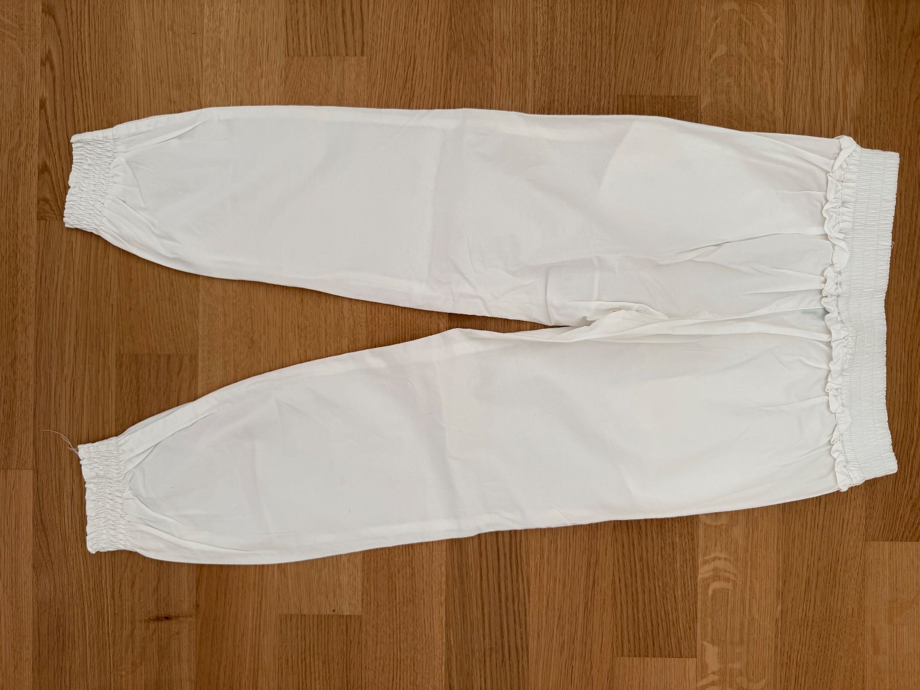 Benetton Pantaloni: Weisse leichte Sommerhosen Gr 122 – Usato da Hünibach venduto da rotestandem01 1
