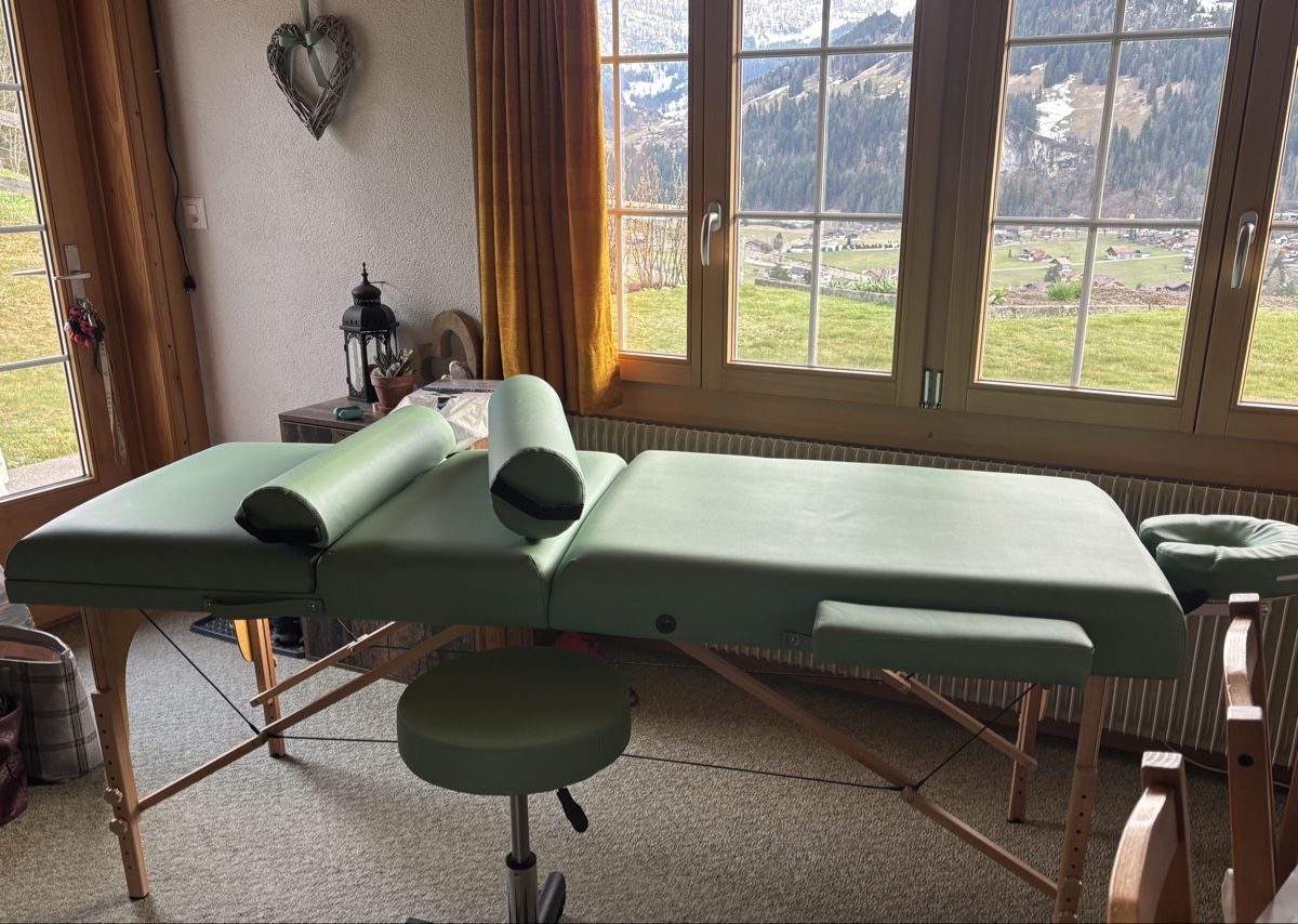 Lettini & sedie per cosmetici: 3-Zonen Massageliege – Nuovo (secondo la descrizione) da Gstaad venduto da anj_r2vc