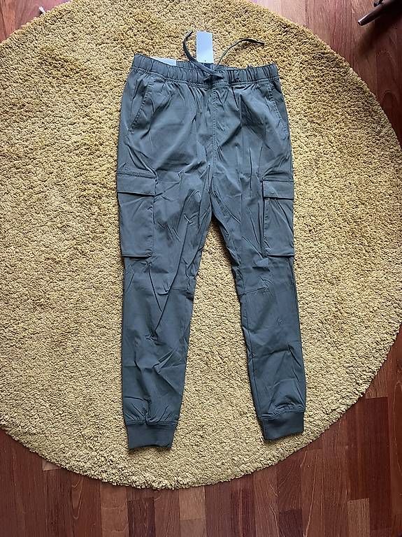 Pantaloni: Hose Pantaloni in materiale tech H&M tg S – Usato da Sonvico venduto da Pettangolo 1