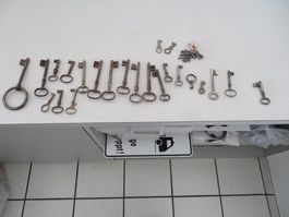 Diverse antike Schlüssel