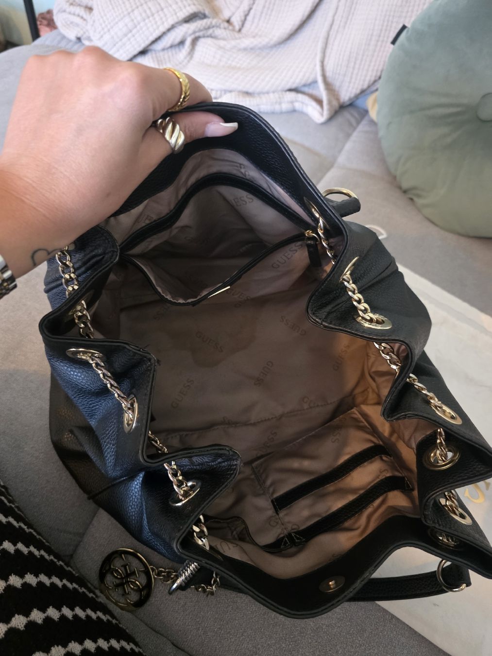 Guess Taschen für Damen: Guess Tasche – Gebraucht aus Wangen b. Olten von kaj.ya 2
