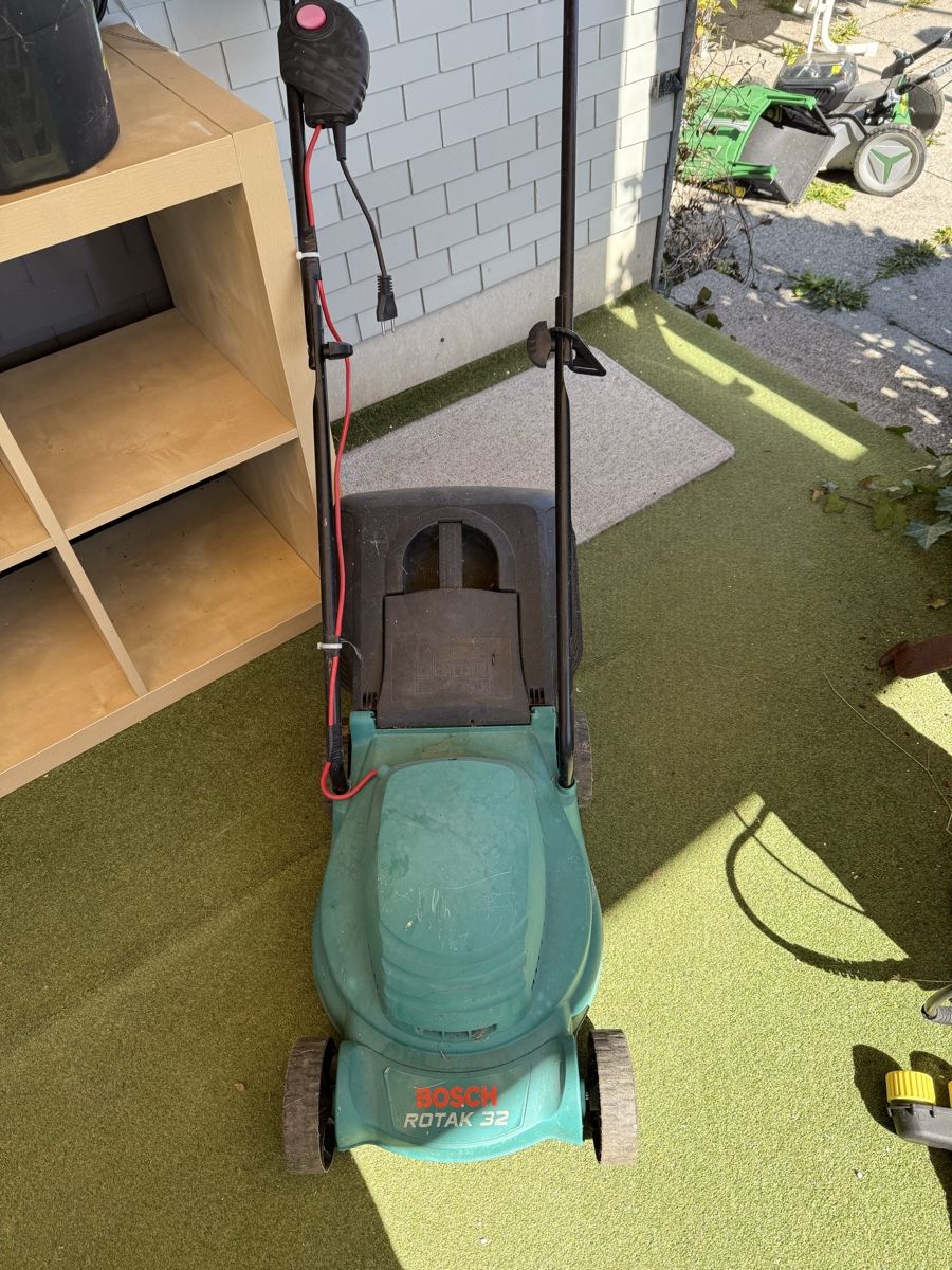 Bosch Tagliaerba: Bosch Rasenmäher Rotak 32 – Usato da Unterägeri venduto da Tonyman69