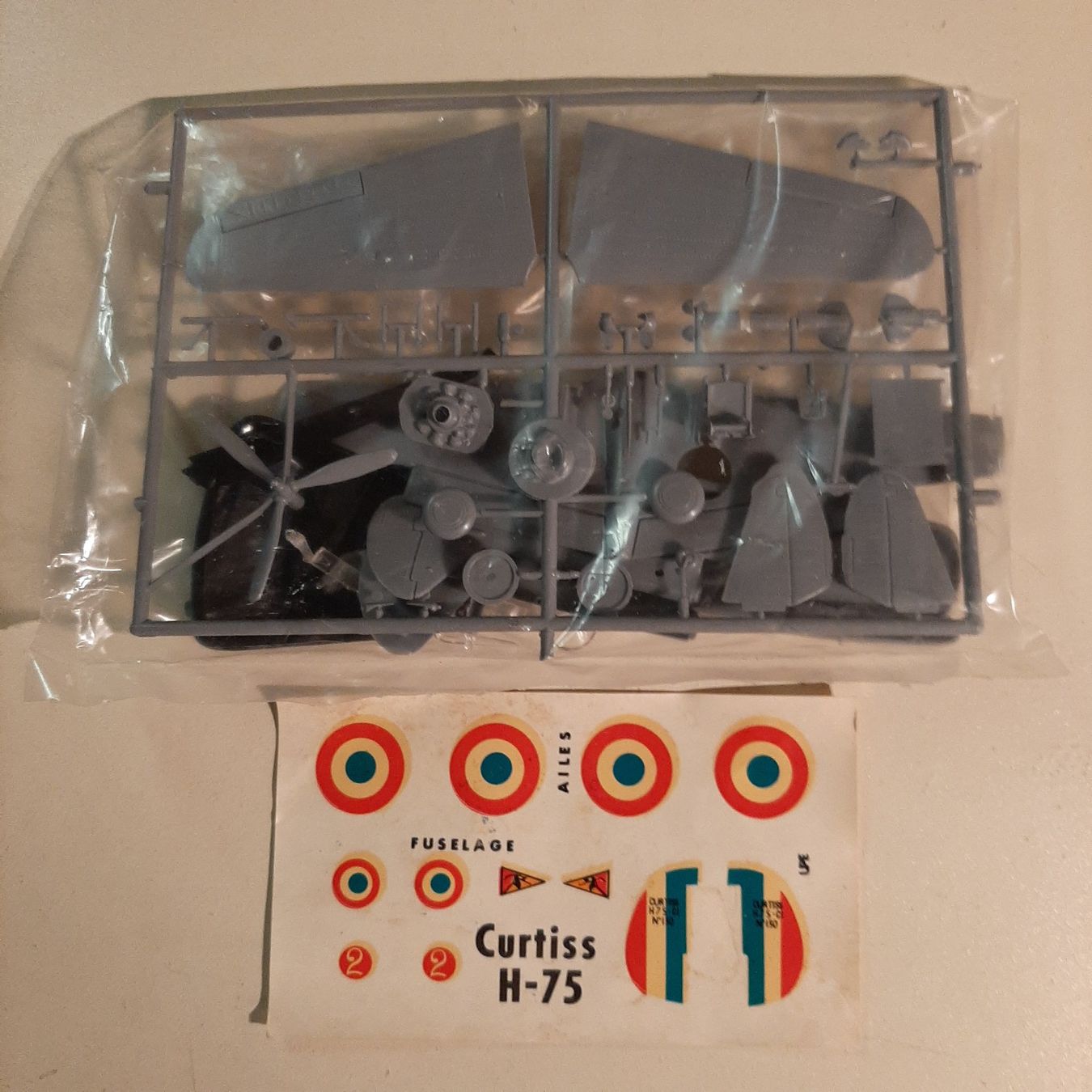 Heller Kit di modellismo & Modellini statici: 496 ... Curtiss H-75 A-3 Hawk ... Heller L 094 – Usato da Bonstetten venduto da Benibanny59 2