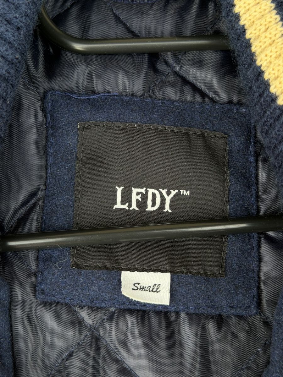Live Fast Die Young Vestes: Veste teddy LFDY bleu et blanc taille S – D'occasion à Boudry par LuigiLoot 8