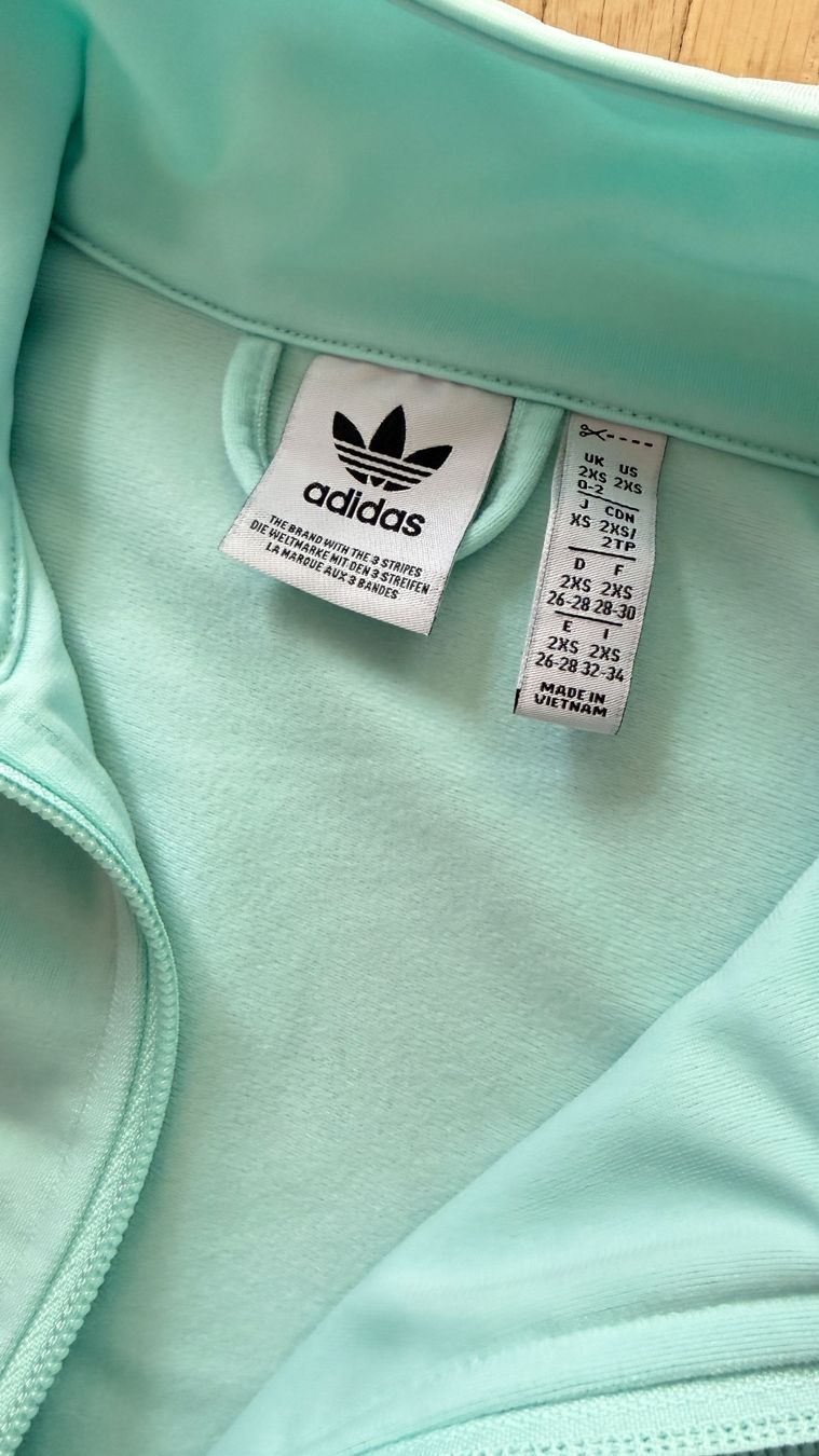 Adidas Lots de vêtements: Ensemble Adidas bleu menthe – D'occasion à Meyrin par Pretty2000 2