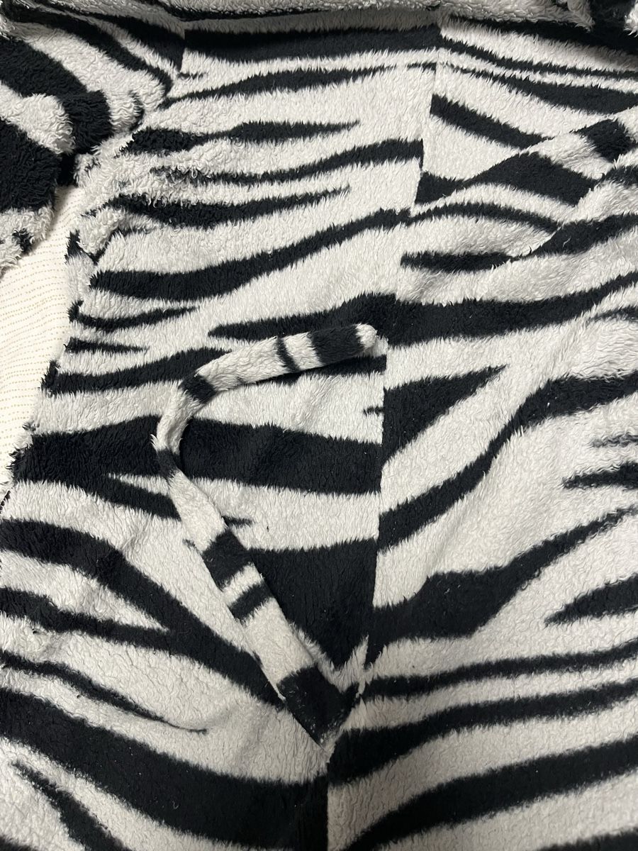 Pyjamas & Ähnliches: Warmer Zebra Onesie Overall, Grösse S – Gebraucht aus Möhlin von eny_lsk7 4