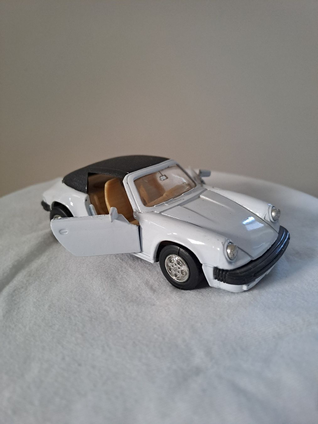 Porsche Modellautos: Porsche 911 SC Targa Modellauto in weiss – Gebraucht aus Wädenswil von FrieBro 3