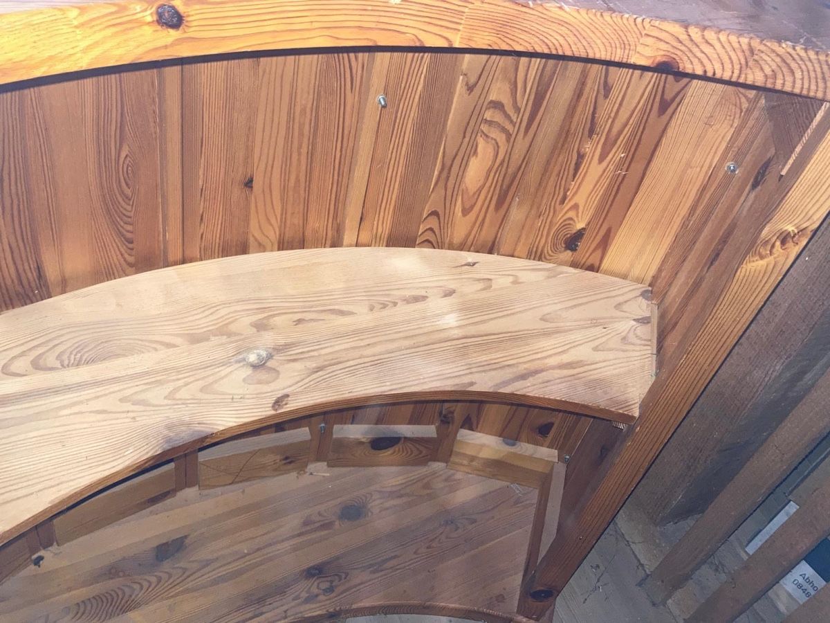 Tische: Schöne Holzbar mit Hocker – Gebraucht aus Winterthur von ani_2sg9 2