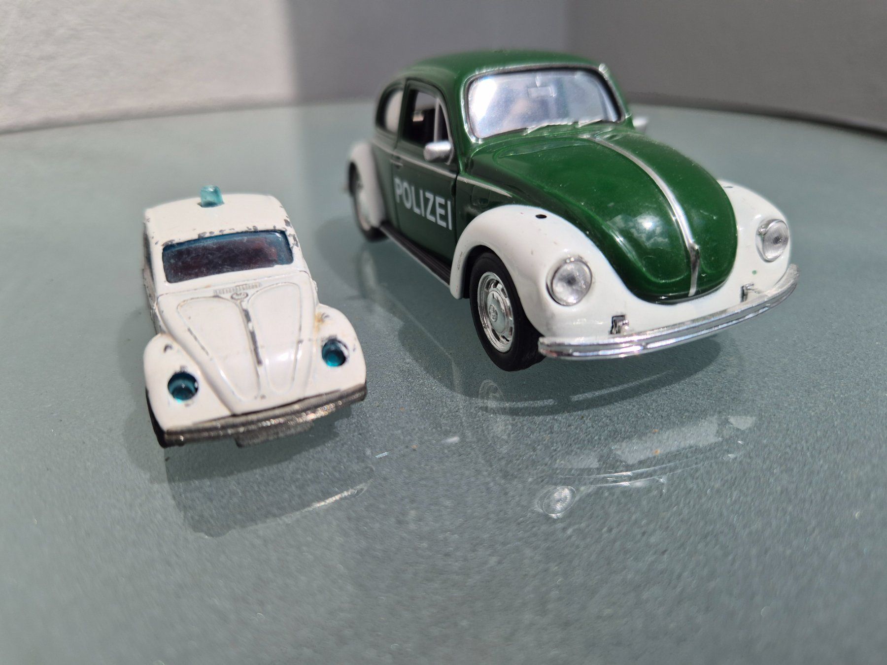 Volkswagen Modellini d'auto: VW Käfer Polizei . Versand 3.90 – Difettoso da Oberbuchsiten venduto da laffite54 5