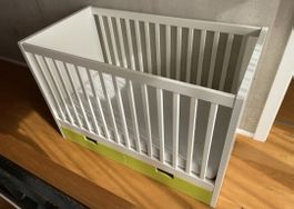 Ikea Babybett weiss grün mit 2 Schubladen