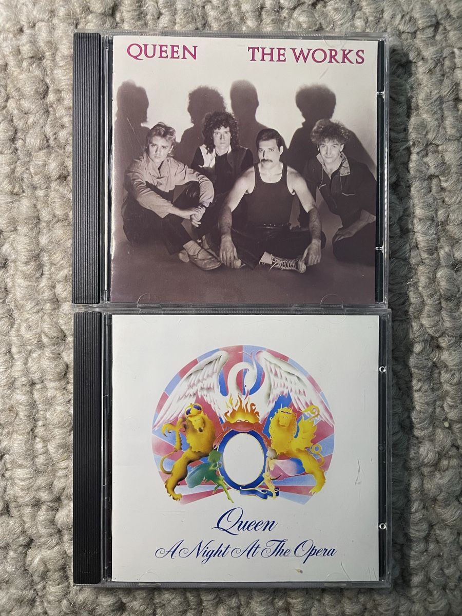 CDs: 2x Queen (The Works+A Night at the Opera)  – Neuf (Voir description) à Reinach AG par trigger7811