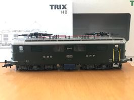 Trix SBB Lokomotive Re 4/4 I grün ohne Fronttüren
