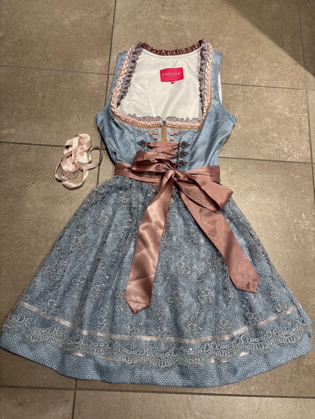 Krüger Robes: Krüger Dirndl neuwertig – Neuf (Voir description) à Zuzwil SG par denise.e