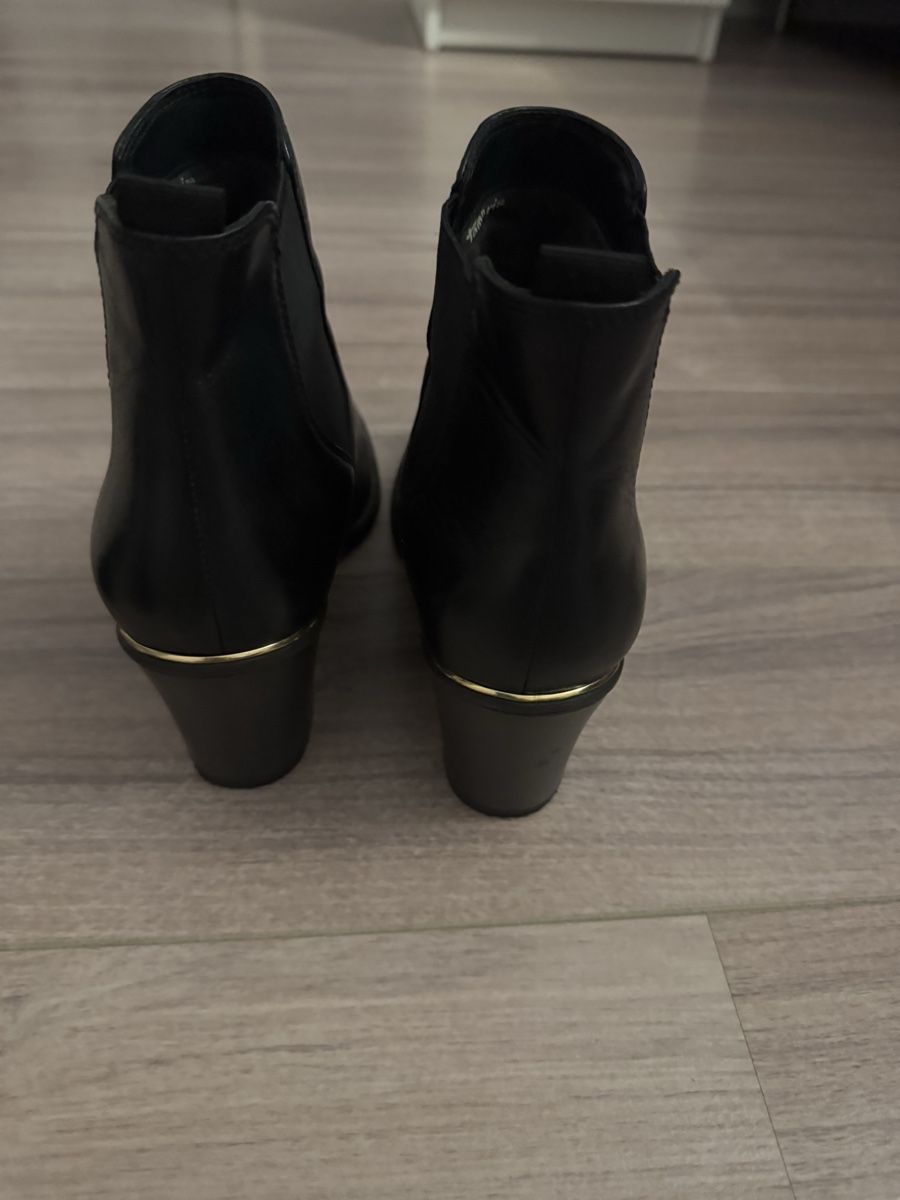 Scarpe da donna: 2 Stk. Damenschuhe schwarz Gr. 38 – Usato da Bonstetten venduto da VCLS 3