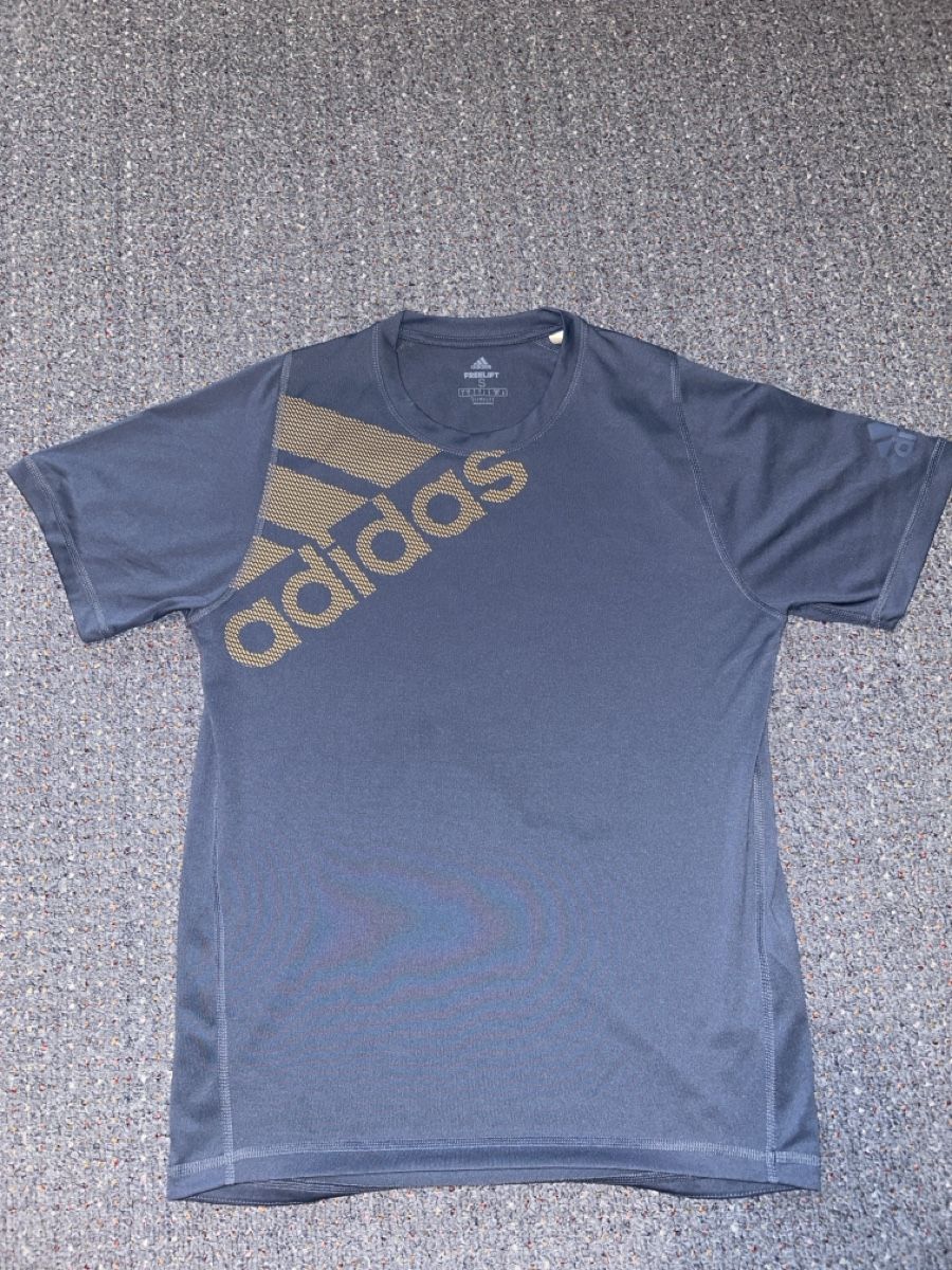 Adidas Camicie, T-shirt & Polo: Sportshirt – Nuovo (secondo la descrizione) da Oberwil (Dägerlen) venduto da Pascal17