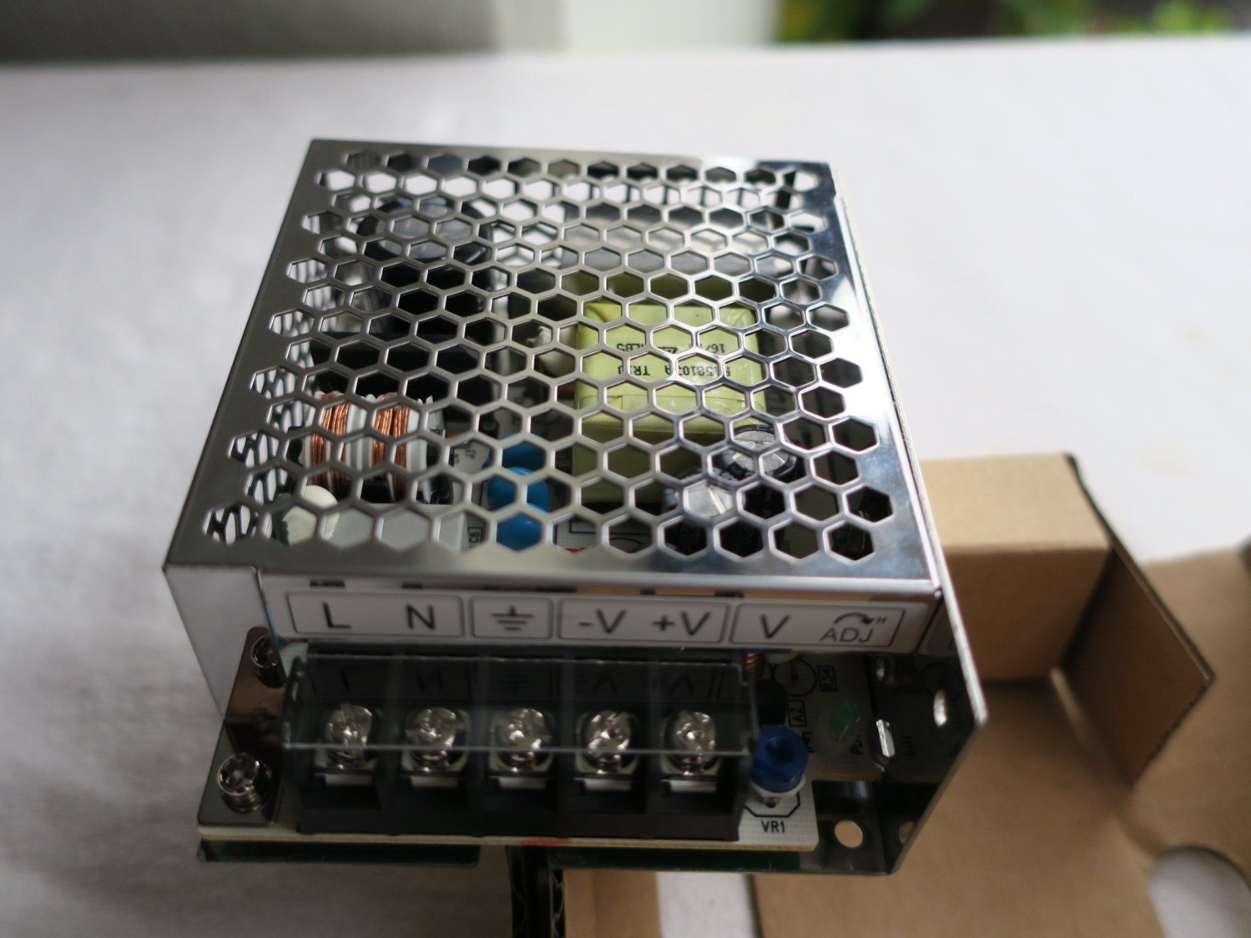 Composants électroniques: Netzteil  100-240 V / 12 Volt DC – Neuf (Voir description) à Oberdorf NW par hewi52 5