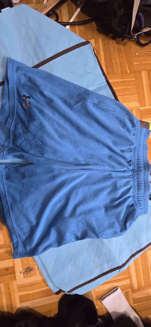 Under Armour Hosen: Short Under Armour bleu taille S/M – Gebraucht aus Mont-sur-Lausanne von Didinho 1