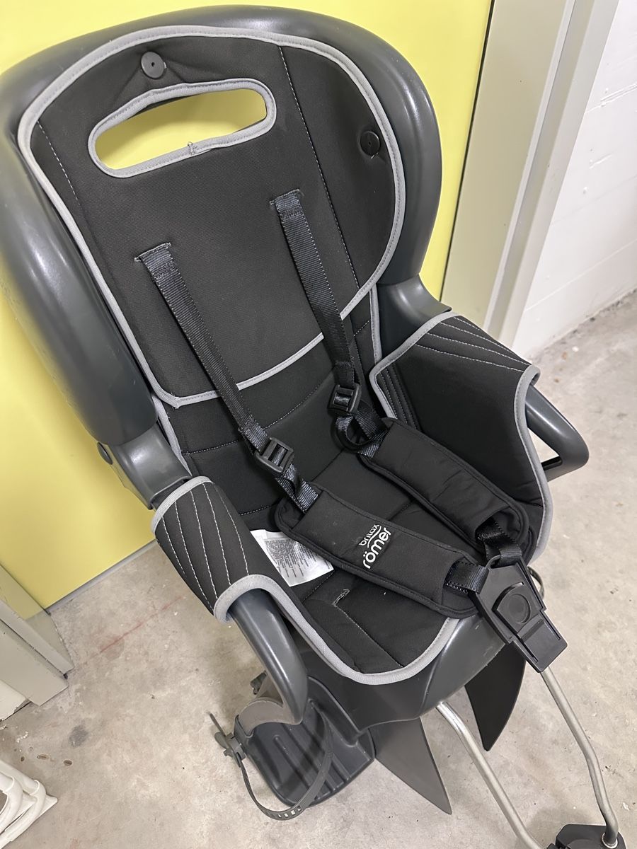 Britax Römer Seggiolini per auto: Britax Römer Fahrradsitz – Usato da Kollbrunn venduto da luc_vt2k 1