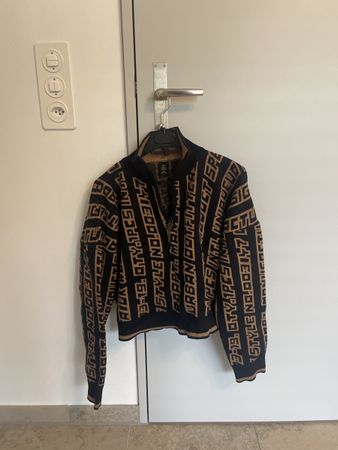 Urban Oufitters Pullover mit Reissverschluss am Kragen