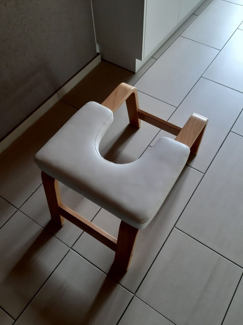 Hocker: Kopfstandhocker Yoga "feetup" weiss – Gebraucht aus Sarnen von Obwaldnerfrau 2