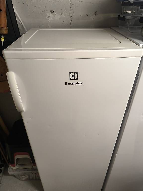 Congélateurs: Electrolux Gefrierschrank EUF2000FW 160L  – D'occasion à Merenschwand par M_S-88