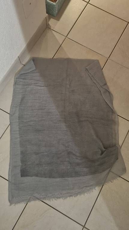Foulards, Tücher & Schals: Écharpe légère  – Gebraucht aus Prangins von man_s5pp 1