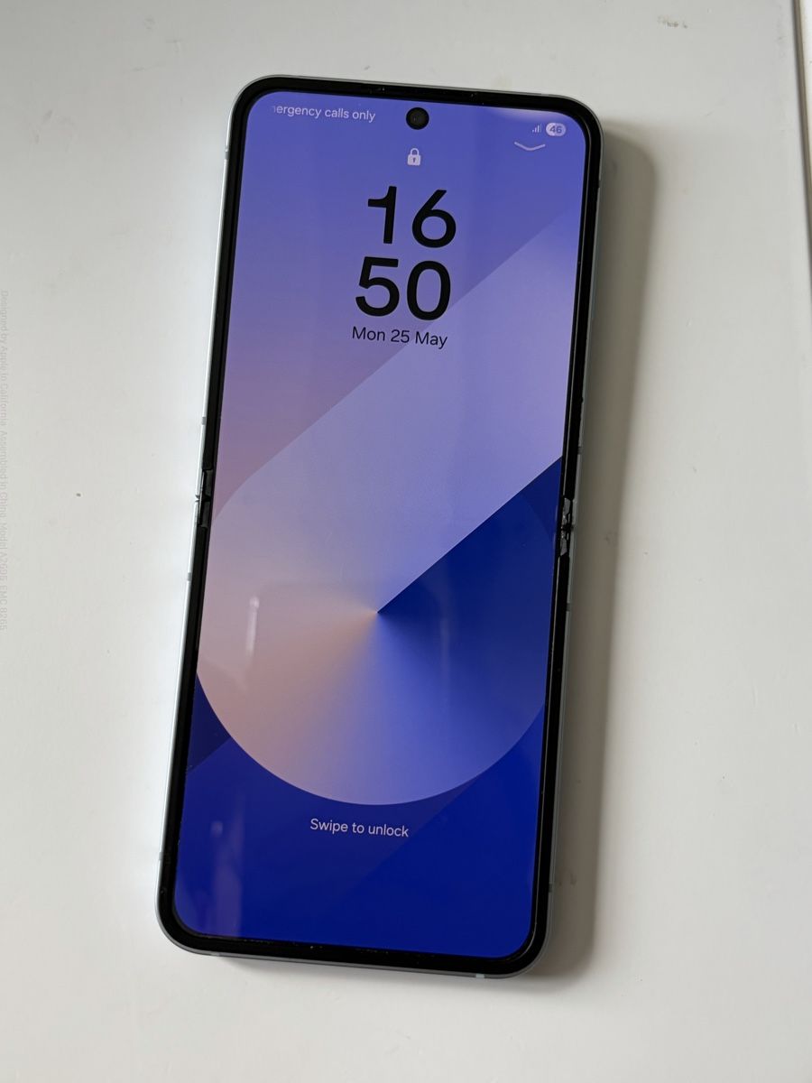 Samsung Handys / Smartphones: Samsung Galaxy z Flip 6 – Gebraucht aus Signau von leo_b2fx 6