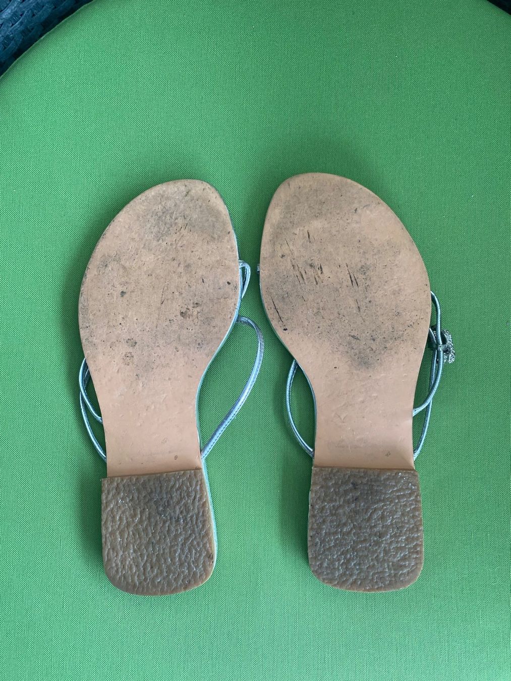 Damenschuhe: SUMMERTIME - tolle SHOEBOX Flip-Flops mit Décor, silber, 38 – Gebraucht aus Winkel von ferrari2022 9