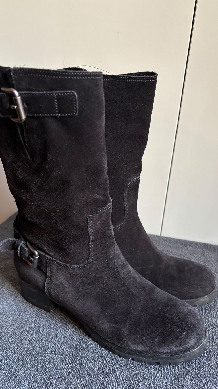 Prada Chaussures femmes: Prada samtige Stiefel Gr. 40 – D'occasion à Luzern par luzern.secondhand 1