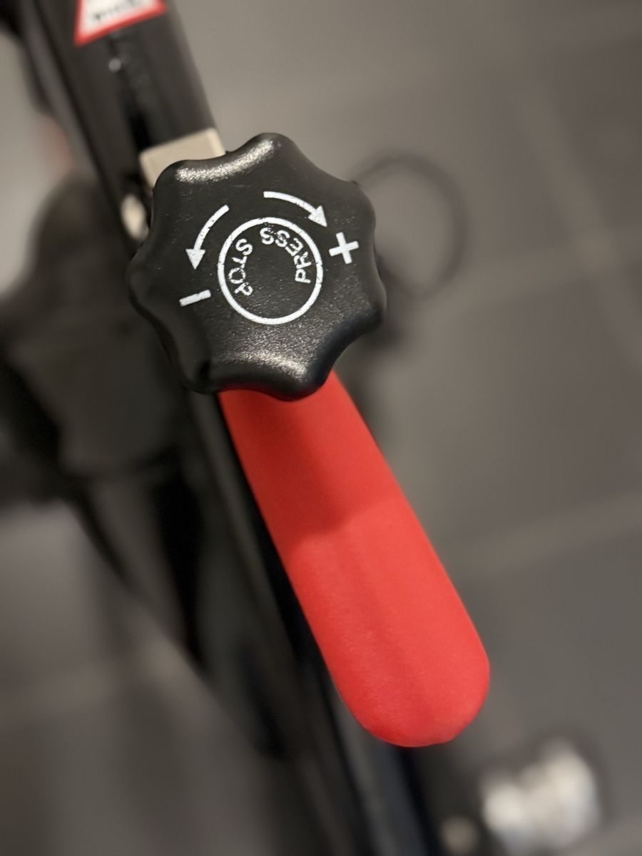 Bodyswiss Hometrainer: Indoor Cycle Bodyswiss schwarz rot – Usato da Schaffhausen venduto da Bicigletta 3