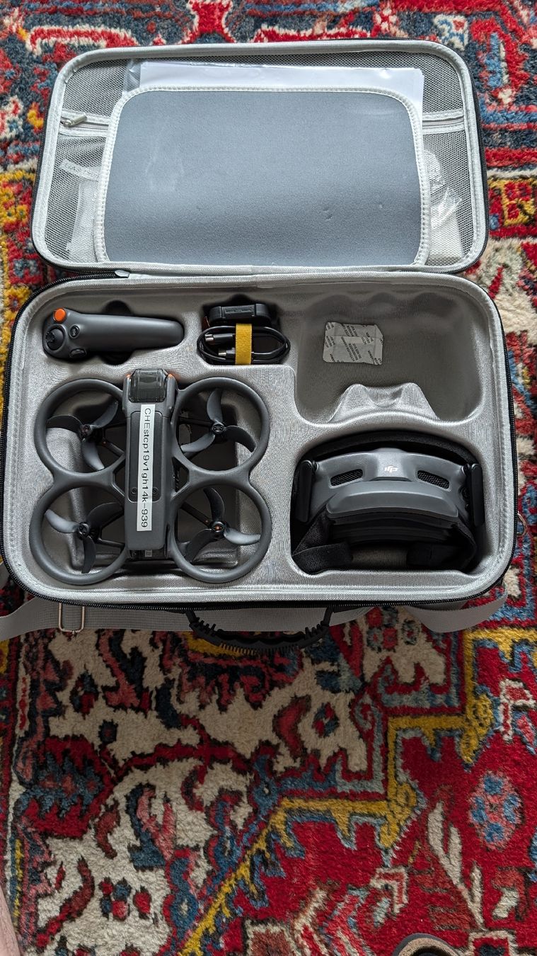 DJI Modellismo RC: DJI Avata 2 Fly More Combo mit Tasche und Controller – Usato da Fribourg venduto da L-L-L 2