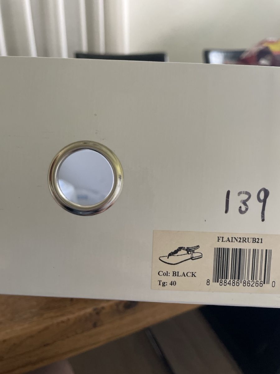 Guess Scarpe per ragazze: Sandali infradito GUESS neri con decorazioni farfalla – Usato da Bellinzona venduto da remarema 5