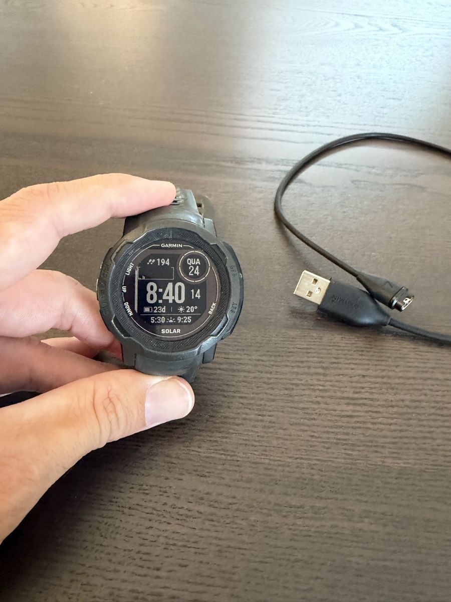 Garmin Smartwatch: Garmin Instinct 2 Solar Smartwatch with charging cable – Usato da Steinhausen venduto da bbr_kj8g 5