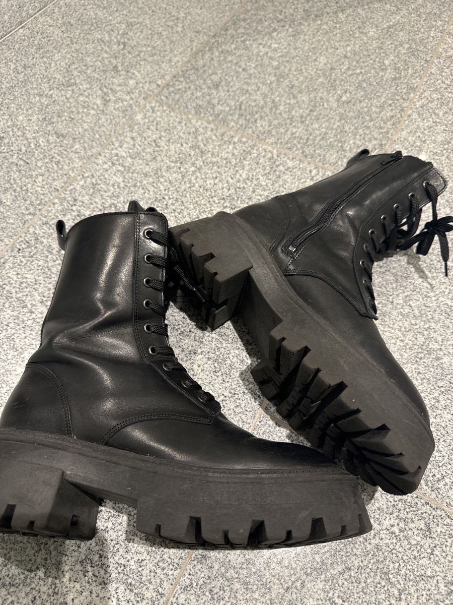 Damenschuhe: Black Leather Boots with Chunky Sole, Gr. 38 – Gebraucht aus Einsiedeln von Cla_9z66 3
