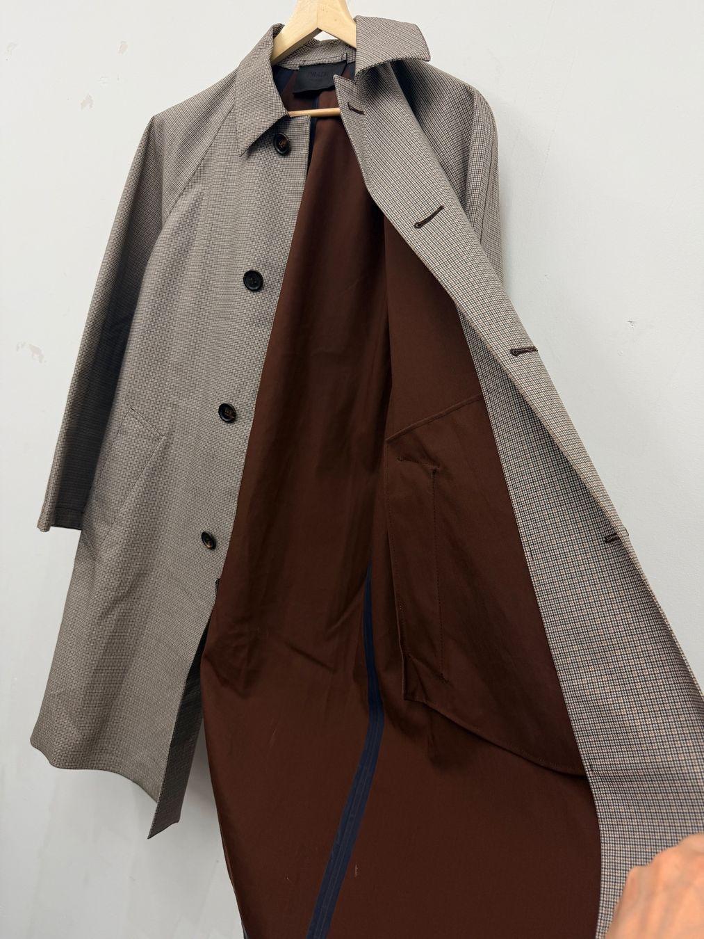 Prada Cappotti: Prada -  Water-Repellent Mac Coat – Brown white pattern S/M – Usato da Zürich venduto da serraphim 1